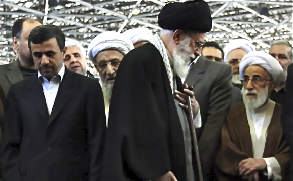 محمود احمدینژاد: رهبر از موضع ضعف تاکتیک نرمش قهرمانانه را طرح کرد تا در آینده ذلیل نشود محمود احمدینژاد: رهبر از موضع ضعف تاکتیک نرمش قهرمانانه را طرح کرد تا در آینده ذلیل نشود