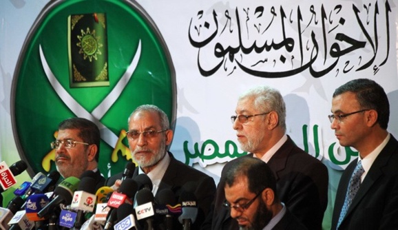 یک دادگاه مصری فعالیت گروه اخوان المسلمین را ممنوع اعلام کرد یک دادگاه مصری فعالیت گروه اخوان المسلمین را ممنوع اعلام کرد