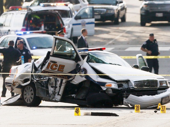 راننده زن خودرویی که به کنگره آمریکا و کاخ سفید نزدیک شده بود، بر اثر تیراندازی پلیس کشته شد+ عکس