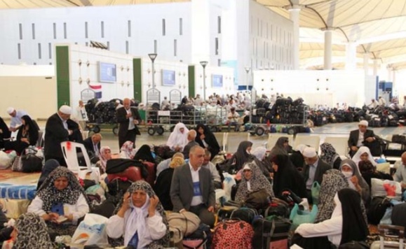 مقامهای عربستان سعودی شصت تن از حجاج ایرانی  دارنده ویزای حج تقلبی را از جده اخراج کرد مقامهای عربستان سعودی شصت تن از حجاج ایرانی  دارنده ویزای حج تقلبی را از جده اخراج کرد