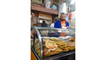 گزارشی از پیتزا فروشی پناهندگان علوی تبار سوری در شهر قم-ایران/ نفیسه پرستش