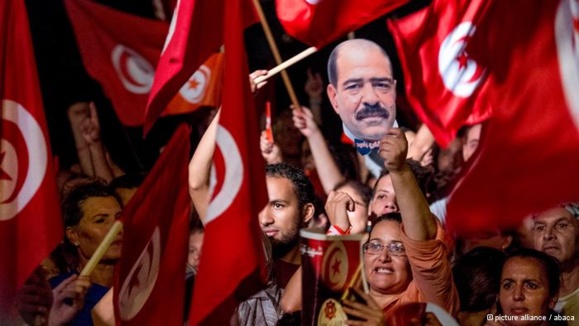 روز زن در تونس به راه پیمایی واعتراض علیه دولت اسلامگرای این کشور بدل شد+عکس روز زن در تونس به راه پیمایی واعتراض علیه دولت اسلامگرای این کشور بدل شد+عکس