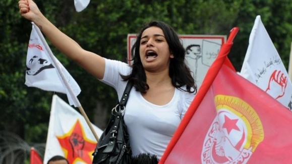 روز زن در تونس به راه پیمایی واعتراض علیه دولت اسلامگرای این کشور بدل شد+عکس