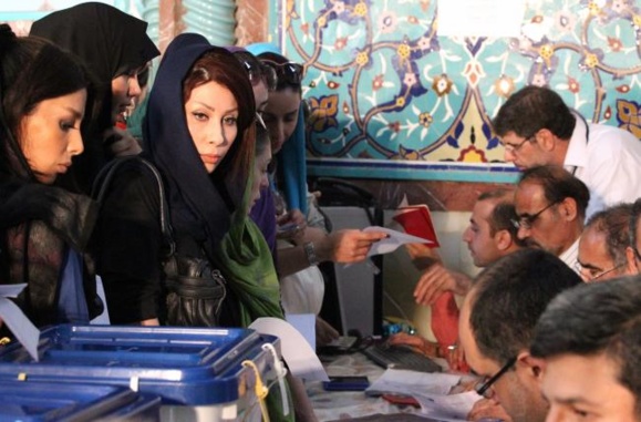 فاصله وعده های روحانی تا بخشنامه حجاب، فقط سه ماه بود؟/ شهرام رفیع زاده فاصله وعده های روحانی تا بخشنامه حجاب، فقط سه ماه بود؟/ شهرام رفیع زاده