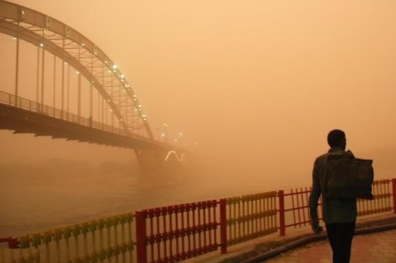 پدیده ایی بی سابقه در خوزستان /تنگی نفس 3 هزار نفر را یک شبه راهی بیمارستان کرد! پدیده ایی بی سابقه در خوزستان /تنگی نفس 3 هزار نفر را یک شبه راهی بیمارستان کرد!