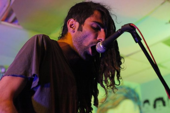 در یک انتقامجویی خونین عضو اخراجی گروه موسیقی ایرانی"سگ زرد" خود وسه تن از همکارانش را کشت در یک انتقامجویی خونین عضو اخراجی گروه موسیقی ایرانی"سگ زرد" خود وسه تن از همکارانش را کشت