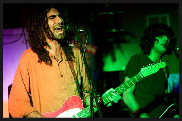 در یک انتقامجویی خونین عضو اخراجی گروه موسیقی ایرانی"سگ زرد" خود وسه تن از همکارانش را کشت در یک انتقامجویی خونین عضو اخراجی گروه موسیقی ایرانی"سگ زرد" خود وسه تن از همکارانش را کشت