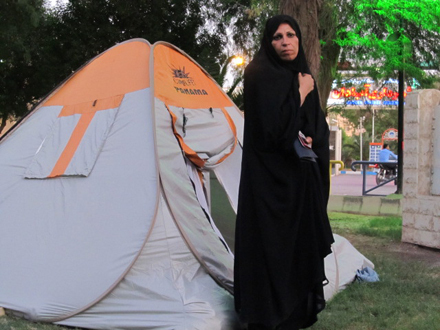 این خانواده آبادانی شب ها در پارک می خوابند+ تصاویر این خانواده آبادانی شب ها در پارک می خوابند+ تصاویر