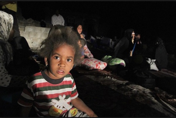 شماری از ساکنان مناطق زلزلهزده در استان بوشهر شب را در خیابانها و پارکها سپری کردند شماری از ساکنان مناطق زلزلهزده در استان بوشهر شب را در خیابانها و پارکها سپری کردند