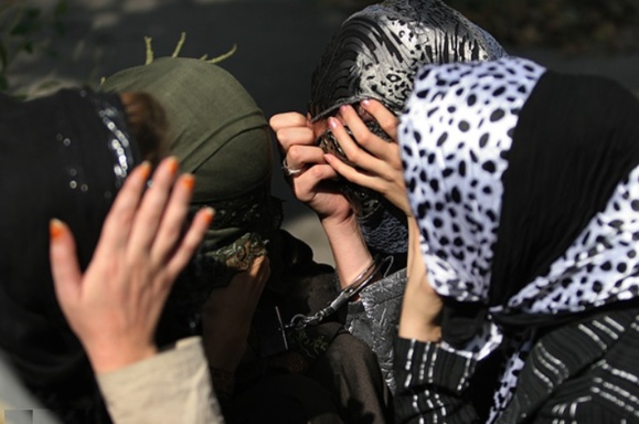 رییس پلیس مهاجرت و گذرنامه نیروی انتظامی پدیده قاچاق دختران ایرانی به کشورهای عربی را تایید کرد رییس پلیس مهاجرت و گذرنامه نیروی انتظامی پدیده قاچاق دختران ایرانی به کشورهای عربی را تایید کرد