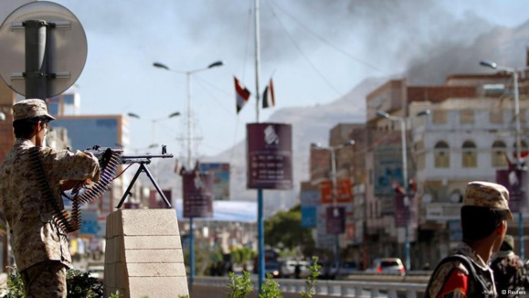 وزارت دفاع یمن: هدف حمله انتحاری بیمارستان وزارتخانه بود وزارت دفاع یمن: هدف حمله انتحاری بیمارستان وزارتخانه بود