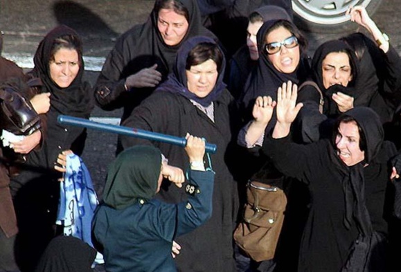 امام جمعه قم :   شاغل بودن زنان در همه عرصهها رهاورد فرهنگ غربی است امام جمعه قم :   شاغل بودن زنان در همه عرصهها رهاورد فرهنگ غربی است