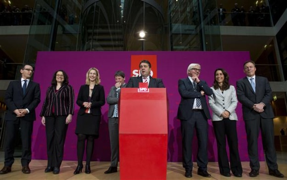 معرفی رسمی کابینه؛ آلمان نخستین وزیر دفاع زن خود را شناخت معرفی رسمی کابینه؛ آلمان نخستین وزیر دفاع زن خود را شناخت