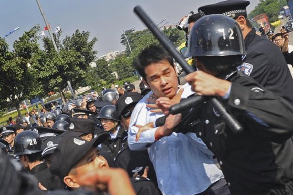 دهها نفر تن از مسلمانان اویغور در درگیری با پلیس ونیروهای امنیتی چین کشته ومجروح شدند