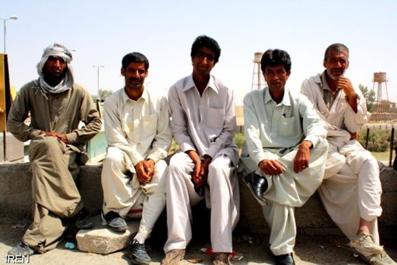 شیوع بیماری تنفسی و سل؛ توفان شن در بلوچستان همه را فراری داده شیوع بیماری تنفسی و سل؛ توفان شن در بلوچستان همه را فراری داده