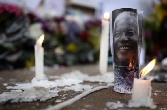 «برای ماندلا آزادی فقط به معنای ساقط کردن يک حکومت استبدادی نيست» «برای ماندلا آزادی فقط به معنای ساقط کردن يک حکومت استبدادی نيست»