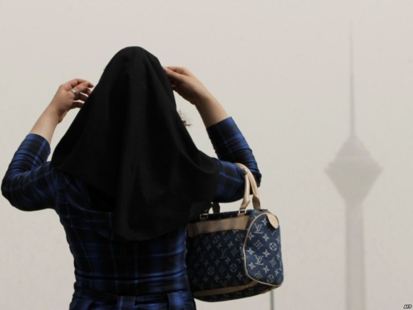 کاهش سن زنان بیخانمان / 15 تا 20 درصد بیخانمانهای تهران زن هستند کاهش سن زنان بیخانمان / 15 تا 20 درصد بیخانمانهای تهران زن هستند