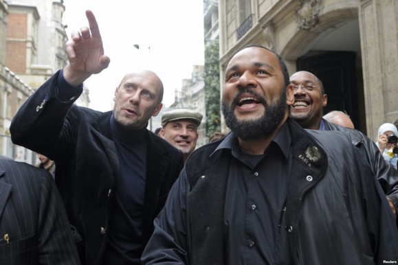 کمدین فرانسوی دیودون امبالا امبالا در وزارت کشور فرانسه - ماه مه ۲۰۰۹ کمدین فرانسوی دیودون امبالا امبالا در وزارت کشور فرانسه - ماه مه ۲۰۰۹