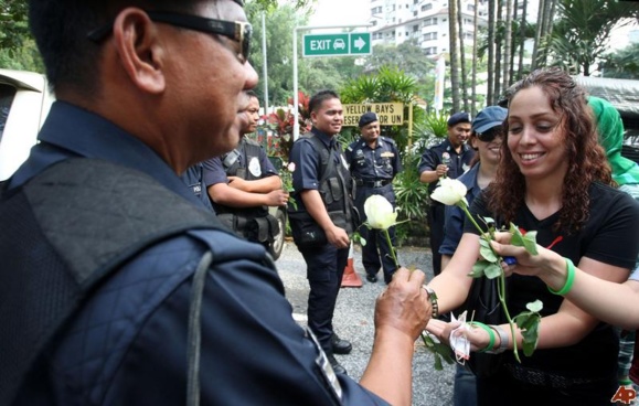مالزی و اندونزی راه ورود ایرانیان را می بندند مالزی و اندونزی راه ورود ایرانیان را می بندند