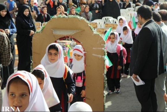 مسئولان دولتی مدارس کردستان دانش آموزان را برای گرفتن پول نقد تهدید کردند مسئولان دولتی مدارس کردستان دانش آموزان را برای گرفتن پول نقد تهدید کردند