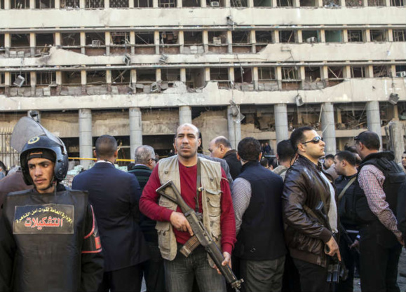انفحار 3 بمب در شهر القاهره پایتحت مصر تاکنون پنج نفر کشته به همراه داشته اشت 