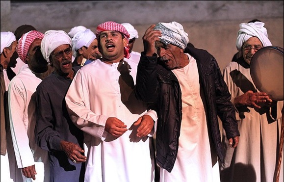 بومیان عرب جزیره کیش در زیر برق چشمنواز هتلها و پاساژهای لوکس در فقر مطلق بسر می برند بومیان عرب جزیره کیش در زیر برق چشمنواز هتلها و پاساژهای لوکس در فقر مطلق بسر می برند