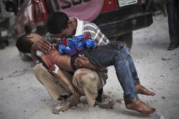 بمباران شهر مرزی سوریه هزاران تن از ساکنان منطقه را فراری داد بمباران شهر مرزی سوریه هزاران تن از ساکنان منطقه را فراری داد