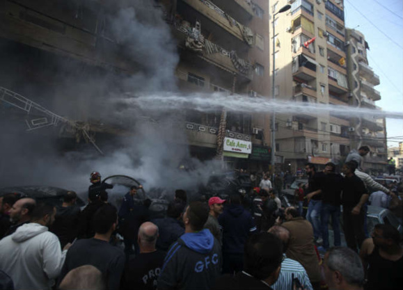 دو انفجار انتحاری وهمزمان سفارت کویت ورایزنی فرهنگی ایران را در بیروت به لرزه در آوردند دو انفجار انتحاری وهمزمان سفارت کویت ورایزنی فرهنگی ایران را در بیروت به لرزه در آوردند