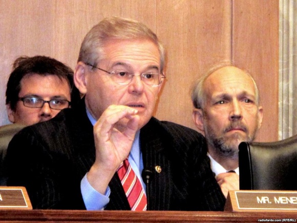 سناتور منندز: تحریمهای جدید بهترین راه توقف برنامه اتمی ایران سناتور منندز: تحریمهای جدید بهترین راه توقف برنامه اتمی ایران