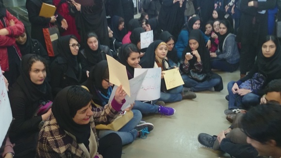 تجمع اعتراضی ماماها مقابل وزارت بهداشت ایران