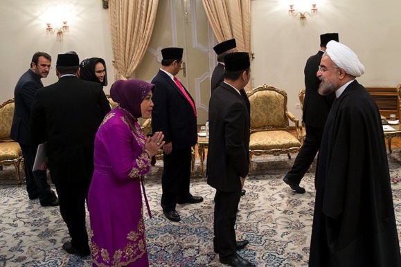 سلام وعلیک روحانی با زن اندونزیایی سلام وعلیک روحانی با زن اندونزیایی