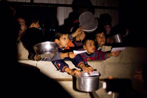 عفو بین الملل: نیروهای دولتی سوریه از «گرسنه نگاه داشتنِ افراد تحت محاصره» بعنوان سلاح جنگی استفاده می کنند