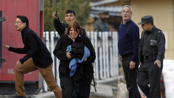 حمله مهاجمان انتحاری به یک مجتمع خارجی در کابل حمله مهاجمان انتحاری به یک مجتمع خارجی در کابل