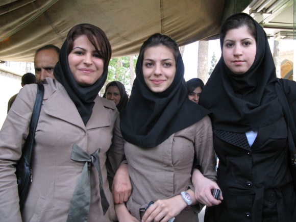 بیکاری زنان در ایران دو و نیم برابر مردان است بیکاری زنان در ایران دو و نیم برابر مردان است