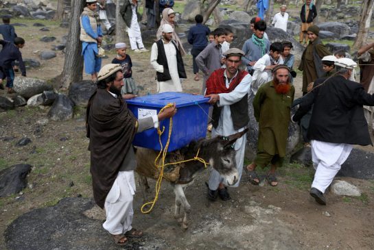 رای گیری برای انتخاب رئیس جمهوری آینده افغانستان آغاز شد رای گیری برای انتخاب رئیس جمهوری آینده افغانستان آغاز شد