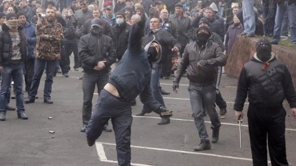 اوکراین همچنان در آتش بحران میسوزد اوکراین همچنان در آتش بحران میسوزد