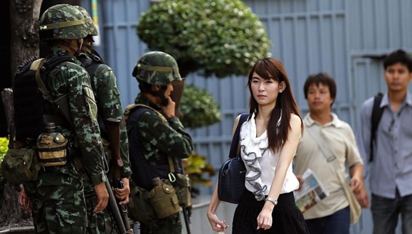 در پی ۶ ماه نا آرامی ارتش تایلند حکومت نظامی برقرار کرد