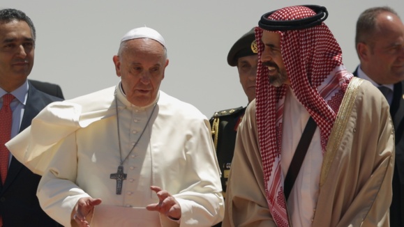 پاپ فرانسیس اول رهبر کاتولیکهای جهان پس از اردن وارد شهر بیت لحم در فلسطین شد پاپ فرانسیس اول رهبر کاتولیکهای جهان پس از اردن وارد شهر بیت لحم در فلسطین شد