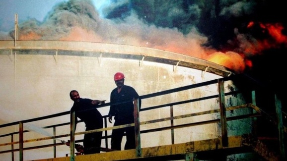 آتش سوزی در پالایشگاه آبادان آتش سوزی در پالایشگاه آبادان