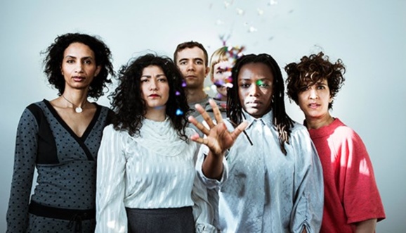 نمایشی در بارهی پناهجویان و سیاست مهاجرپذیری اروپا نمایشی در بارهی پناهجویان و سیاست مهاجرپذیری اروپا