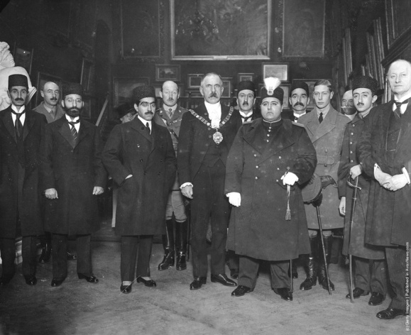 خواندن شعر «عمو سبزیفروش» به جای سرود ملی! خواندن شعر «عمو سبزیفروش» به جای سرود ملی!