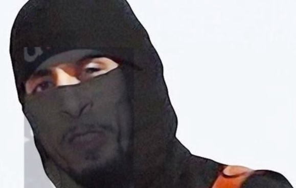 جلاد 23 ساله بریتانیایی که سر خبرنگار آمریکایی را در سوریه برید، شناسایی شد+فیلم جلاد 23 ساله بریتانیایی که سر خبرنگار آمریکایی را در سوریه برید، شناسایی شد+فیلم