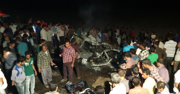 14 سرنشین سواری پژو در برخورد با کامیون زنده زنده سوختند 14 سرنشین سواری پژو در برخورد با کامیون زنده زنده سوختند