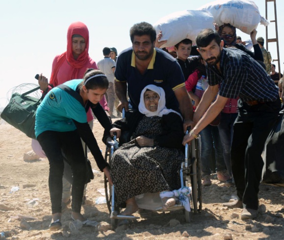 فرار دسته جمعي  بیش از 200 هزار نفر از مردم سوریه از دست داعش+عكس