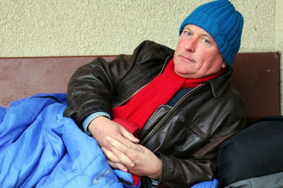 مشهورترین مجری تلویزیون BBC عاقبت بی سرپناه و کارتن خواب شد+عکس مشهورترین مجری تلویزیون BBC عاقبت بی سرپناه و کارتن خواب شد+عکس