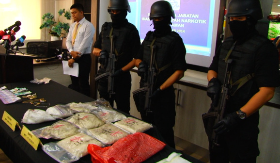 هفت ایرانی به اتهام قاچاق مواد مخدر در مالزی بازداشت شدند هفت ایرانی به اتهام قاچاق مواد مخدر در مالزی بازداشت شدند