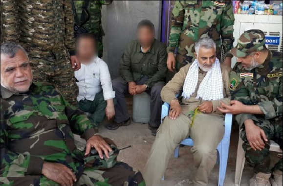 قاسم سلیمانی و هادی العامري وزیر حمل ونقل کابینه پیشین عراق در تصویر دیده می شوند قاسم سلیمانی و هادی العامري وزیر حمل ونقل کابینه پیشین عراق در تصویر دیده می شوند