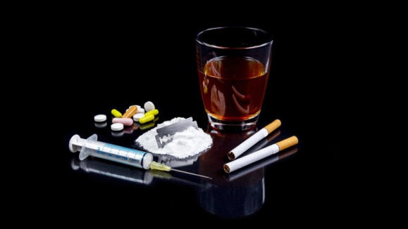 “اعتیاد” را ما ساخته ایم/ نسیم روشنایی “اعتیاد” را ما ساخته ایم/ نسیم روشنایی