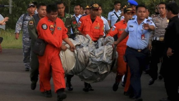 اندونزی: در جست‌وجوی هواپیمای ایرآسیا دو شئ بزرگ کشف کردیم