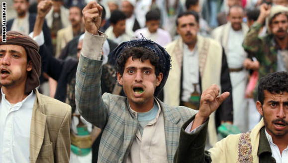 دهها کشته و زخمی در یک حمله انتحاری در پایتخت یمن دهها کشته و زخمی در یک حمله انتحاری در پایتخت یمن